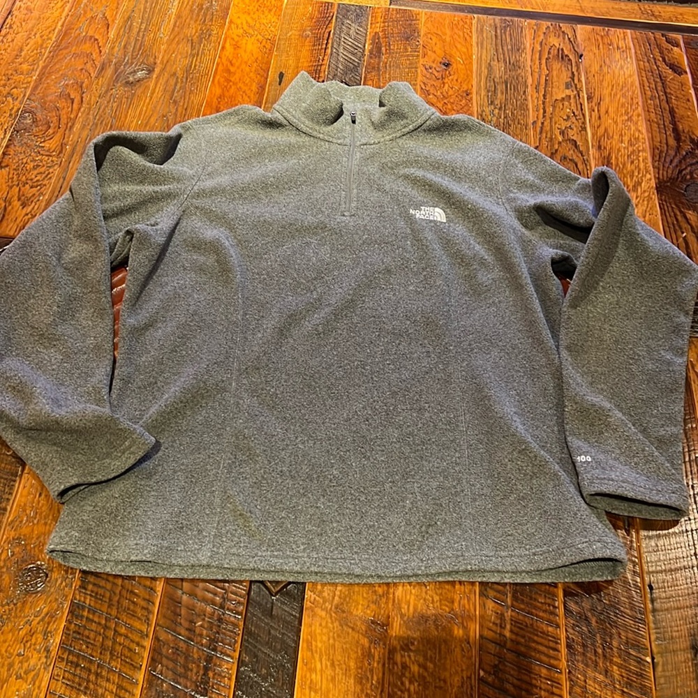Women’s 1/4 zip North Face pull over